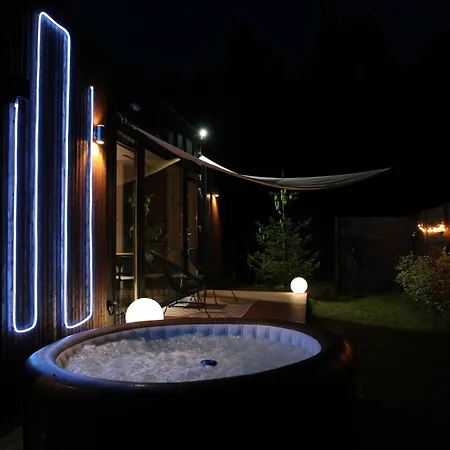 Przytulny Domek Z Jacuzzi Benenard